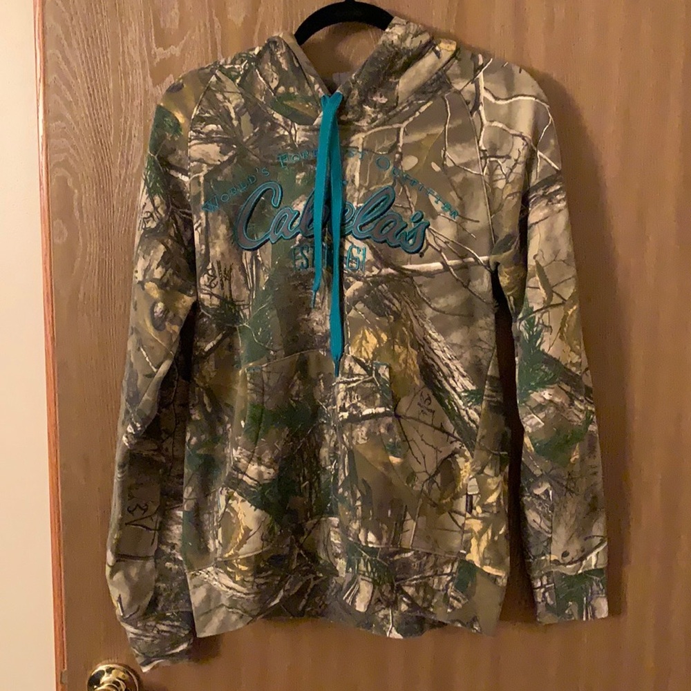 Cabelas Camo Sweatshirt - Medium